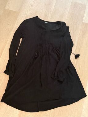 Old Navy Black Long Sleeve dress